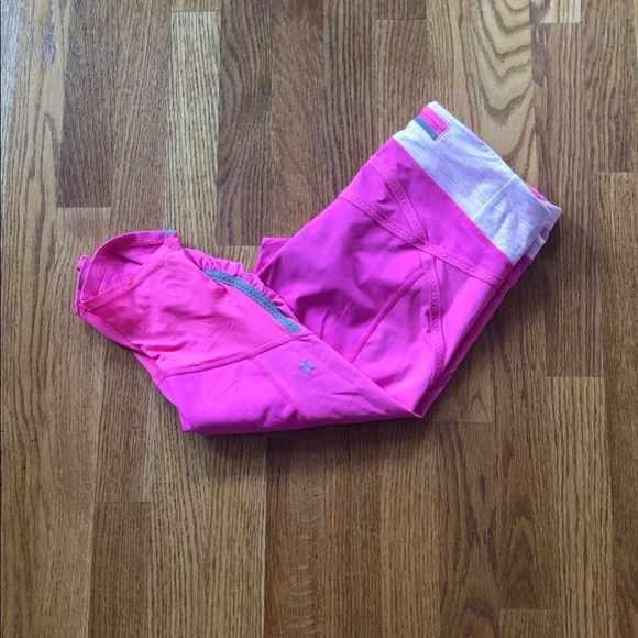 Lululemon Run: Pace Crop Pinkelicious Size 6 - Picture 2 of 8